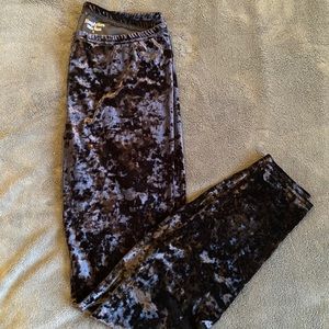 Simply Vera black stretchy velvet leggings